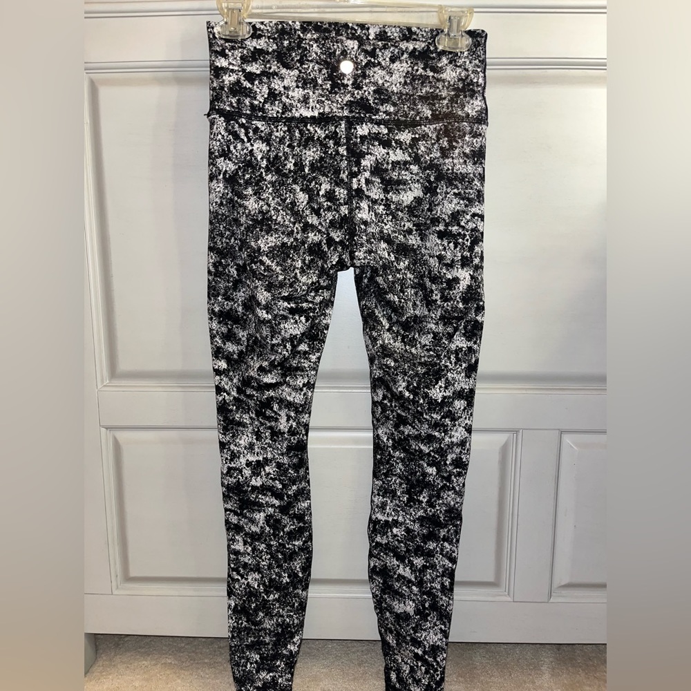 Brand new lulu Lemmon leggings worn once size 8